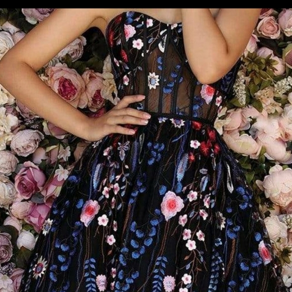 Clarisse feather and flower black dress - Picture 3 of 5